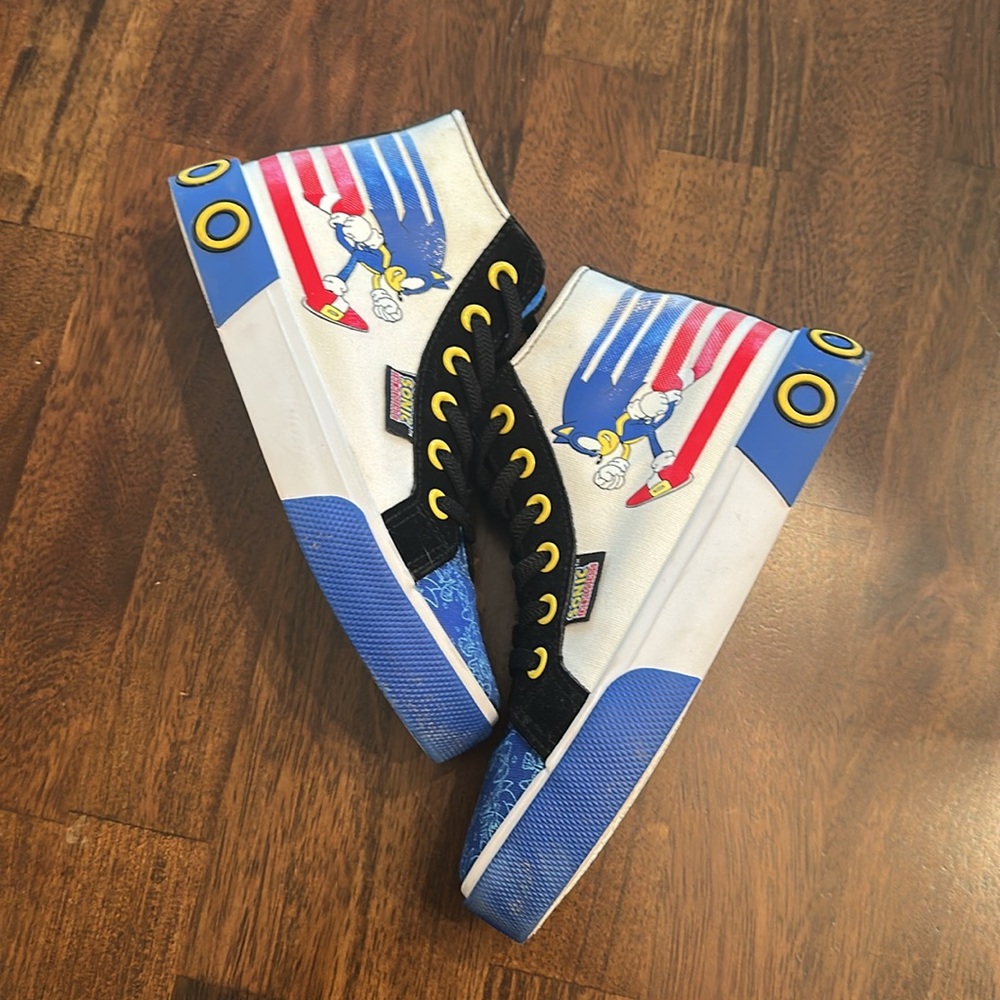 Sonic the Hedgejog High Top Sneakers Boys Size 2